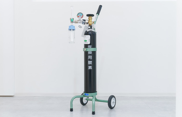 酸素ボンベ